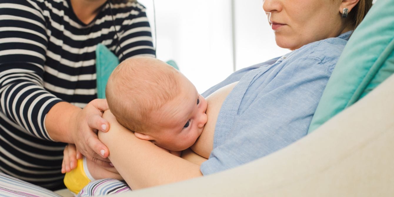 Breastfeeding is a team sport lactation consultant helping mother breastfeed - breastfeeding is a team sport
